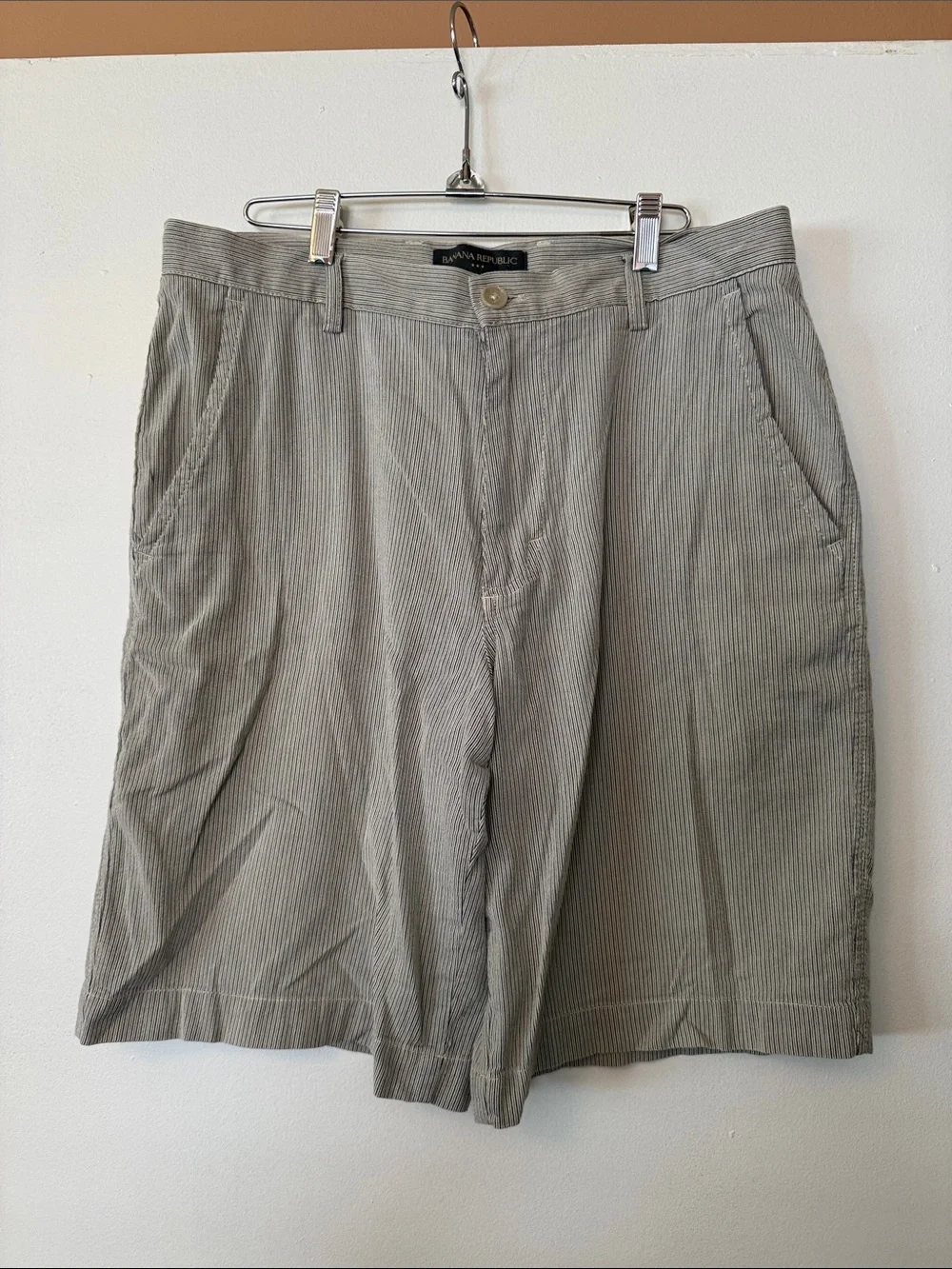 Banana Republic Men's Light Gray Pinstripe Flat Front Shorts